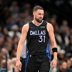 开云在线直播-今天很开心！克莱首节替补5分半6中4得到10分 三分4中2&amp;创里程碑